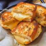 This Hawaiian Roll Mini Grilled Cheese Recipe is THE. BEST.